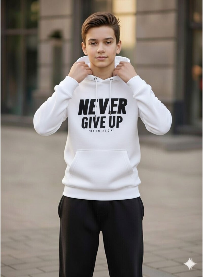 هودي أولادي أبيض بطباعة ترندي بتصميم مريح وعملي للارتداء اليومي سويت شيرت أولادي بكابيشو واسع لإطلالة كاجوال مريحة كود 4031 - Image 3